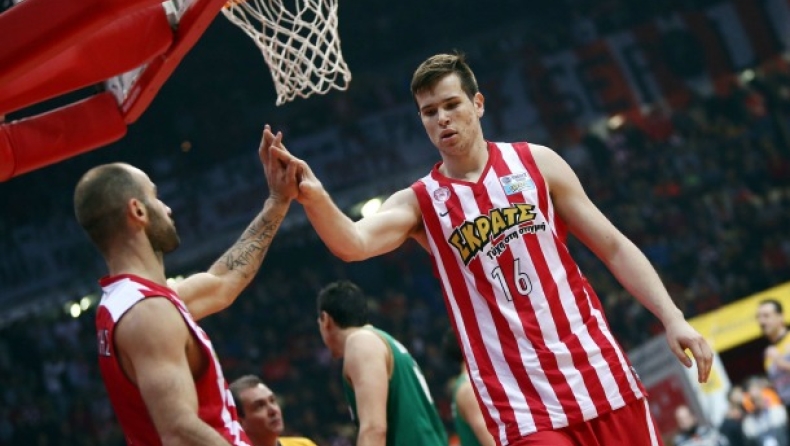 Τρεις... out & sold out!