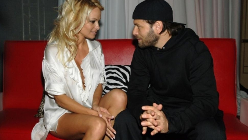 Φωτιές άναψε η Pamela Anderson στον πρώην της για $40.000.000