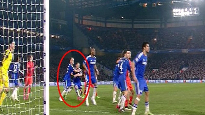 Μπλε φοράει κι άλλος ρε Τέρι... (pic+vid)