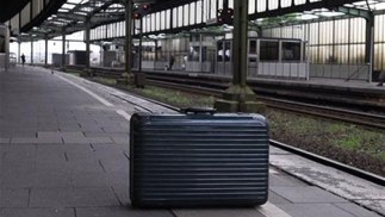 Γάλλος έκρυψε τη Pωσίδα γυναίκα του σε βαλίτσα!