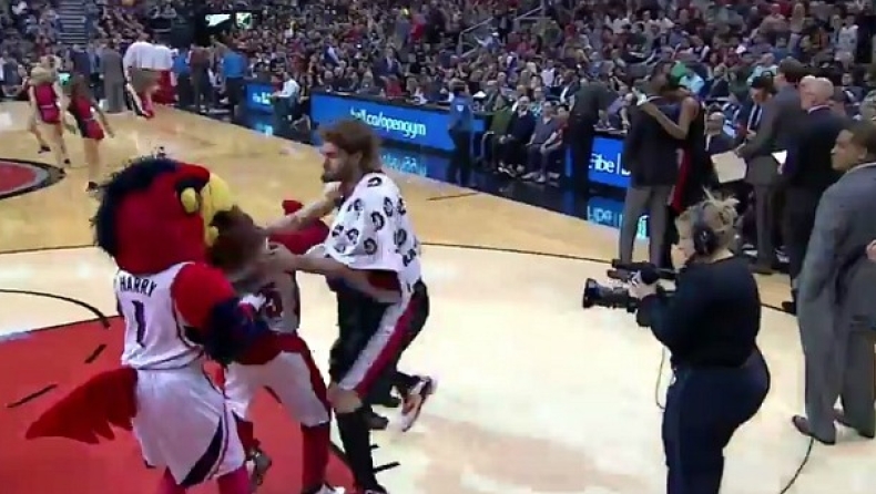 Ντου στη μασκότ των Ράπτορς ο Λόπεζ (vid)