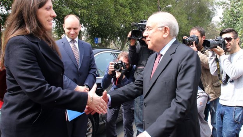 Στεφάνι στα «Φυλακισμένα Μνήματα» κατέθεσε η Κωνσταντοπούλου