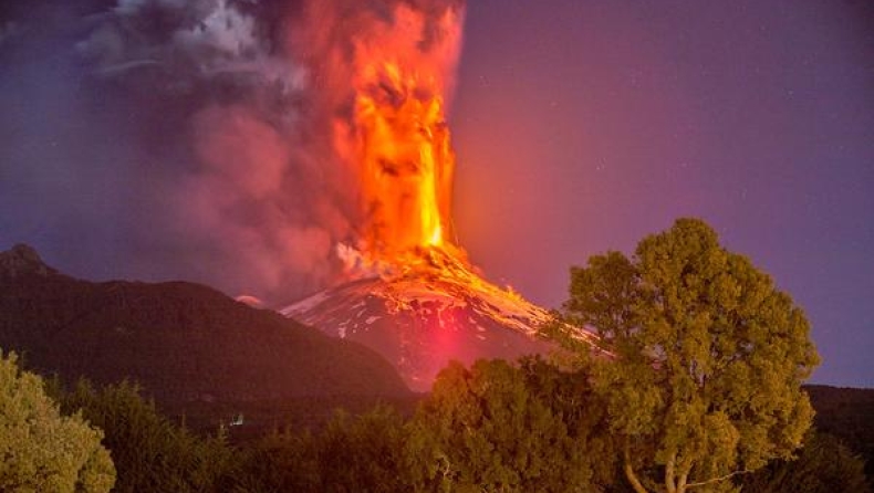 Εξερράγη ηφαίστειο στη Χιλή (pics & vid)
