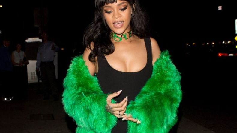 Η Ριάνα στα πράσινα να...ξεχειλίζει! (pics)