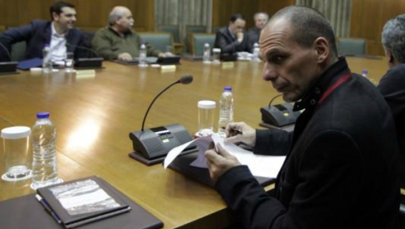 Δυσφορία υπουργών: «Αδειάζουν» Βαρουφάκη για τα φορολογικά