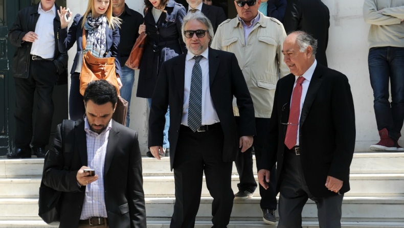 Κάτω τα χέρια από το ποδόσφαιρό μας
