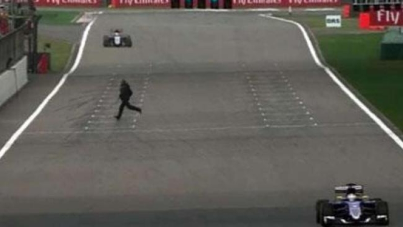 Θεατής ανάμεσα στα μονοθέσια του Γκραν Πρι!