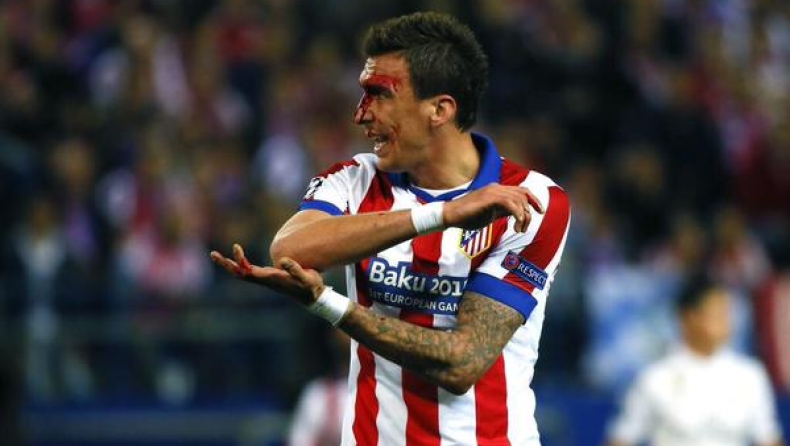 Αγκωνιές και μπουνιές σε Μάντζουκιτς (vids)