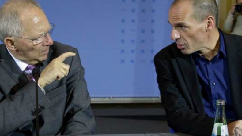 EUobserver: Οι δύο διαφορετικοί κόσμοι Σόιμπλε και Βαρουφάκη