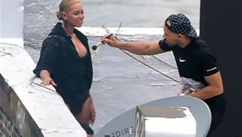 Ο άνθρωπος που μακιγιάρει το στήθος της Beyonce (pics)