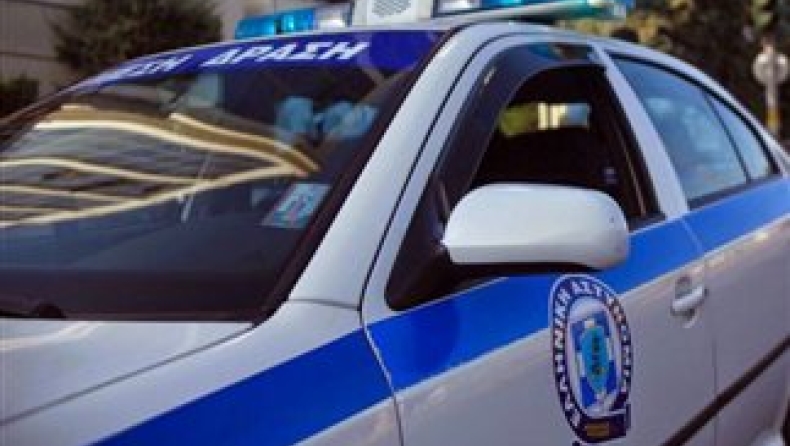 Πέταξαν νήπιο πάνω σε αυτοκίνητο για να κλέψουν τον οδηγό