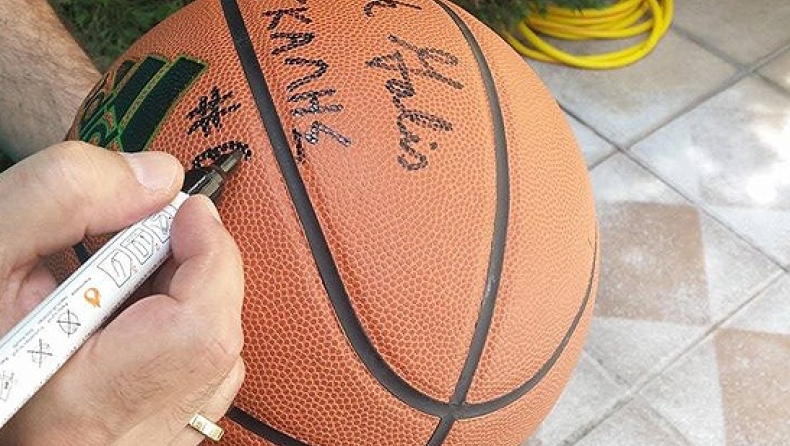 Μια μπάλα με την υπογραφή του Γκάλη για καλό σκοπό