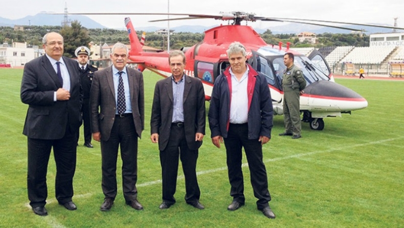 Πήρε ελικόπτερο του ΕΚΑΒ για να πάει στο... Αίγιο (pics)