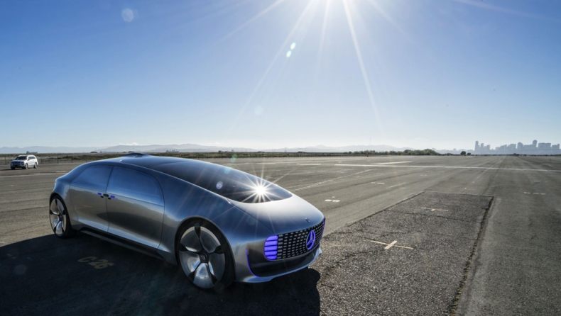 Mercedes F 015 Live (video)