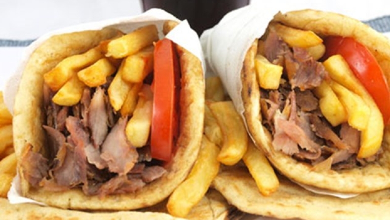 Διατροφική «βόμβα»: Πόσες θερμίδες έχει τελικά μια πίτα με γύρο