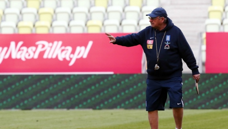 Νίνης για βασικός με Πολωνία