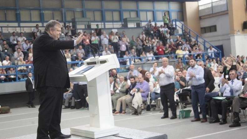 Βενιζέλος: Παραδίδω την εντολή της ηγεσίας του ΠΑΣΟΚ