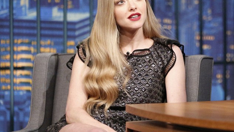 Το σταυροπόδι της Αμάντα Σέιφριντ που έκανε θραύση! (pics)