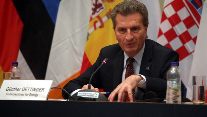 Έτινγκερ: Ανθρωπιστική βοήθεια στην Ελλάδα