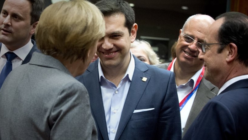 Μαξίμου: Τσίπρας, Μέρκελ και Ολάντ συμφωνούν στην ανάγκη για χαμηλά πρωτογενή πλεονάσματα