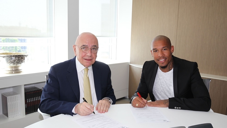 Παραμένει Μιλανέζος ο Ντε Γιόνγκ