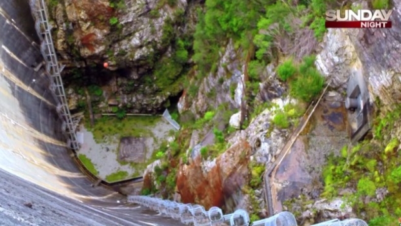 Έσπασαν το φράγμα... της τρέλας! (vids)