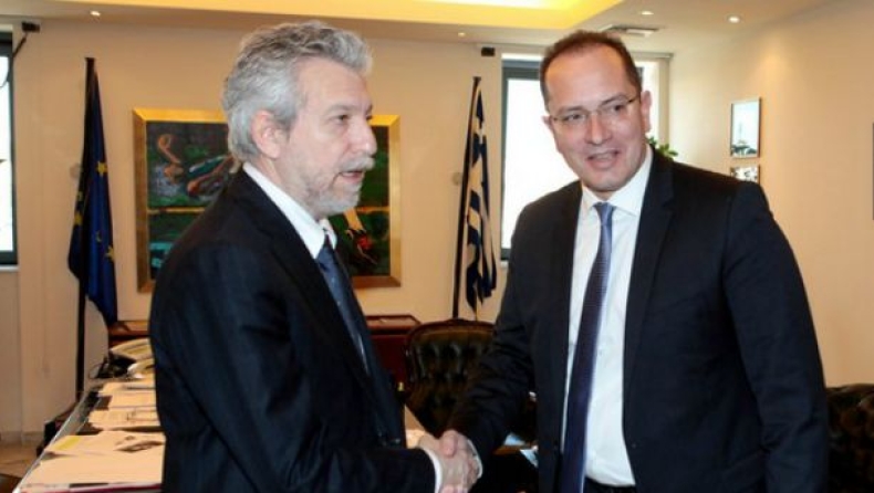 Ξανά στο γραφείο του Κοντονή ο Χαλβατζάκης