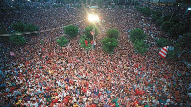 Όταν... γκρεμίστηκε ο Πειραιάς για τον Ντέταρι! (vids&pics)
