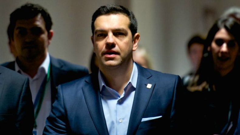 PM Alexis Tsipras enters meeting of SYRIZA MPs to rousing applause