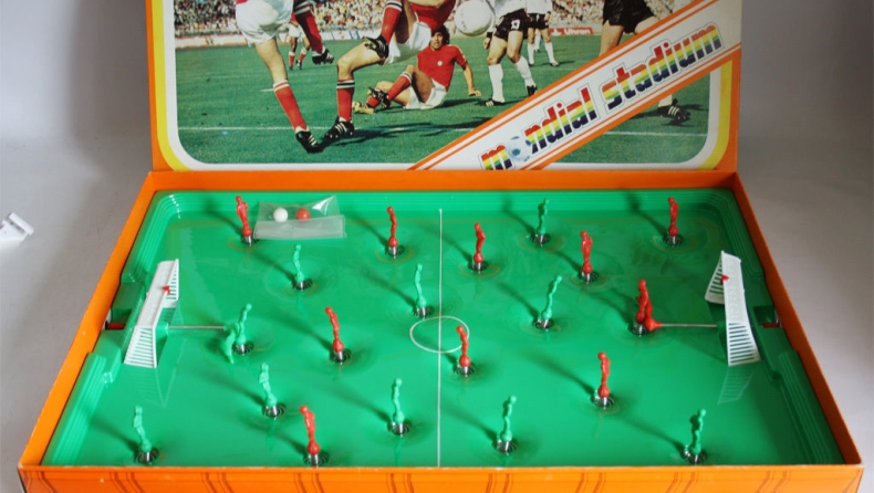 Το ποδοσφαιράκι με ελατήρια που λατρεύαμε να μισούμε!