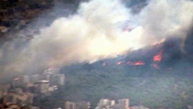 Φωτιές σε Βύρωνα και Κορωπί (pics)