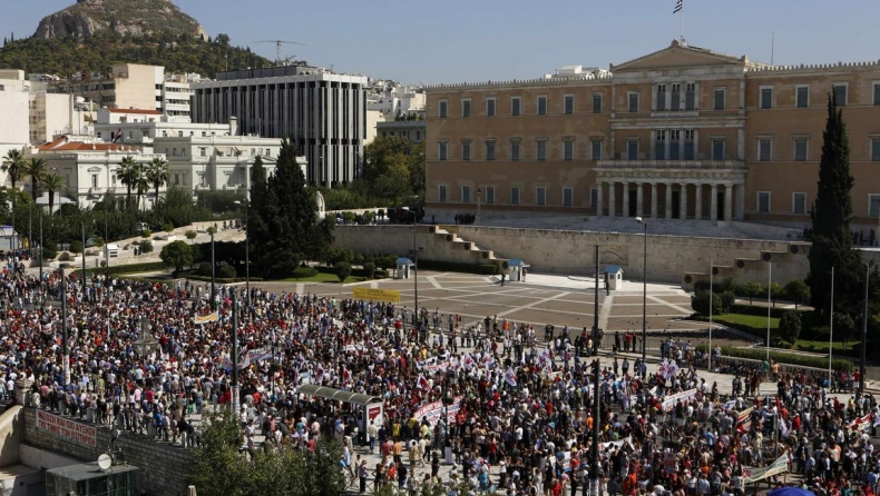 Συλλαλητήρια κατά του μνημονίου σε Σύνταγμα και Ομόνοια (pics)