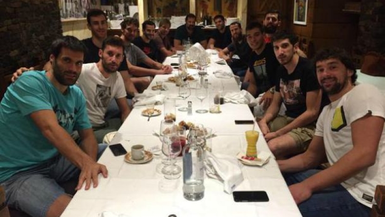 Γεύμα πριν τη... μάχη οι Ισπανοί (pic)