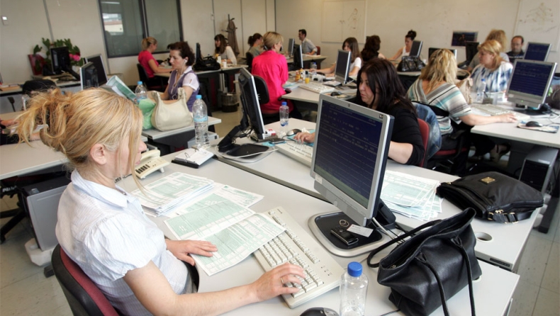 Δημόσιο: Ποιοι μισθοί θα αυξηθούν και ποιοι θα «παγώσουν»