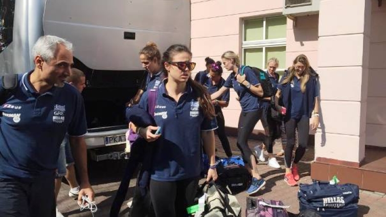Έφτασε στην Πολωνία η αποστολή της Εθνικής Γυναικών (pic)