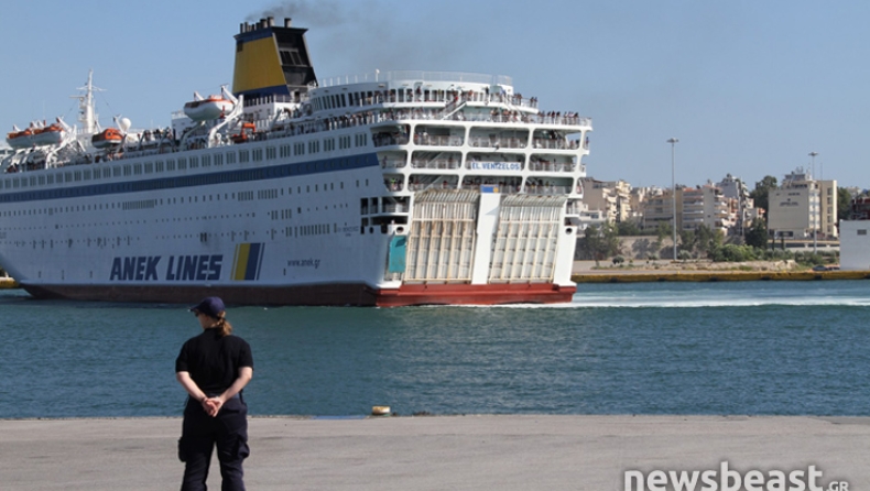 Στον Πειραιά γεμάτο πρόσφυγες το «Ελευθέριος Βενιζέλος» (pics)