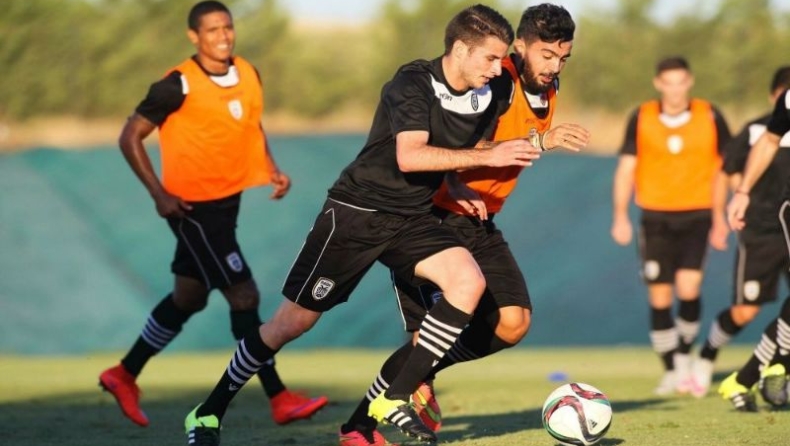 Τρεις οι νέοι μαζί με...