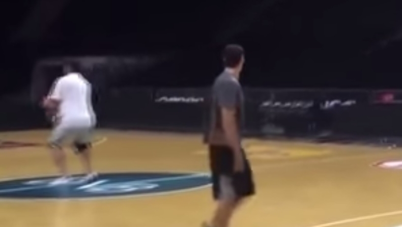 Το... παστέλωσε από το κέντρο και χωρίς να βλέπει ο Σαμπόνις! (vid)