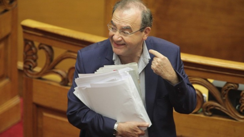 Στρατούλης: Νέο νόμισμα, διαγραφή χρέους και εθνικοποίηση τραπεζών