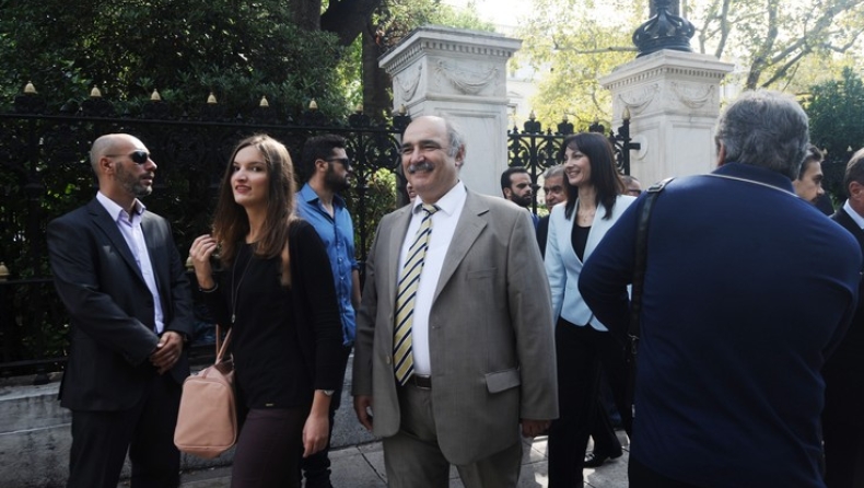 Τι απαντάει ο Μπόλαρης σε όσους ζητούν την αποπομπή του