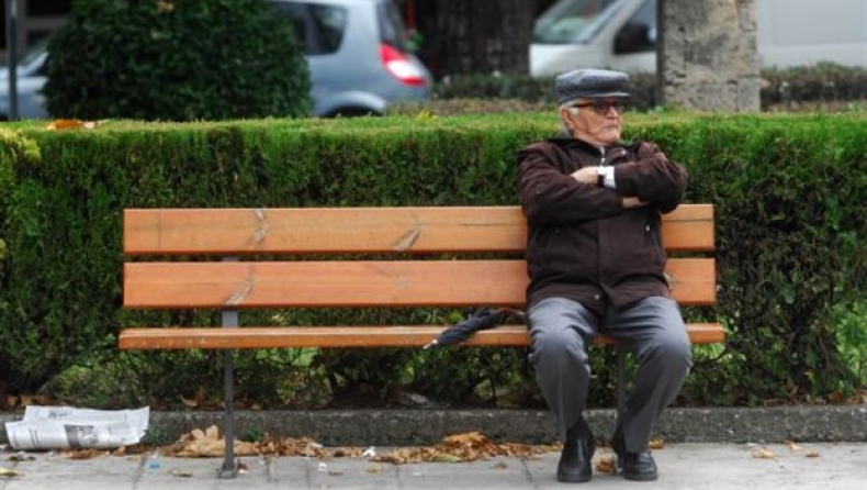 Νέες περικοπές στις συντάξεις θεσπίζονται έως τον Οκτώβριο