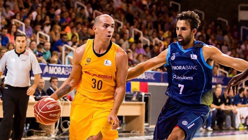 Νίκη η Μπαρτσελόνα, βοήθησε ο Βεζένκοφ