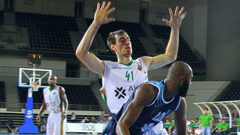 Άστραψε (σφαλιάρα) και βρόντηξε ο προπονητής! (vid)