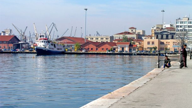 Greece's privatsation agency says will sell 51% instead of 67% stake in Thessaloniki's port