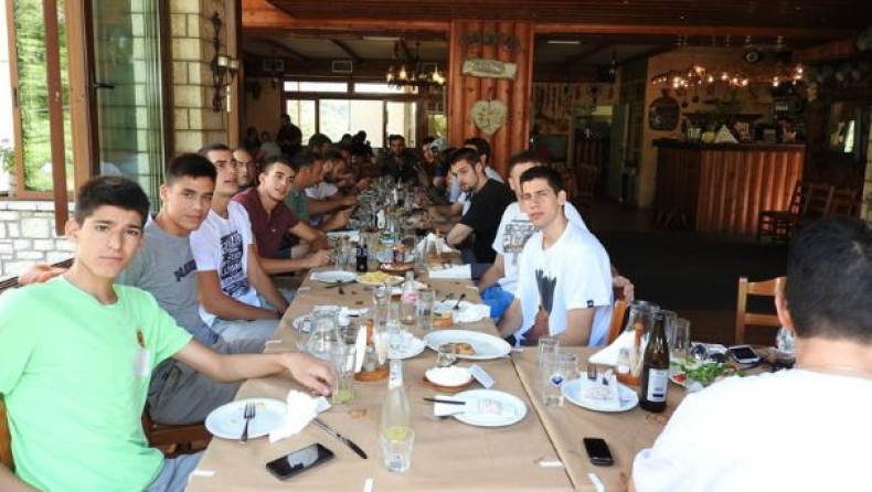 Στην υγειά του Παππά! (pic)