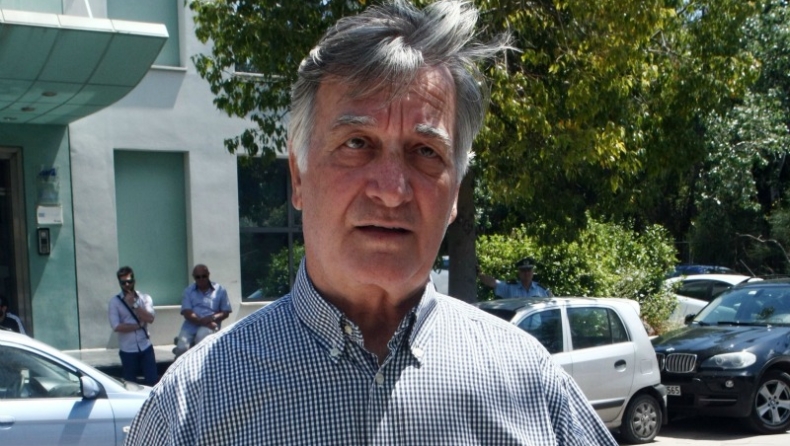 «Σκασμένος» ο Κωστούλας!