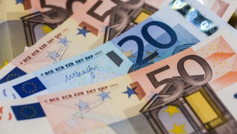 Greece sells six-month T-bills‏
