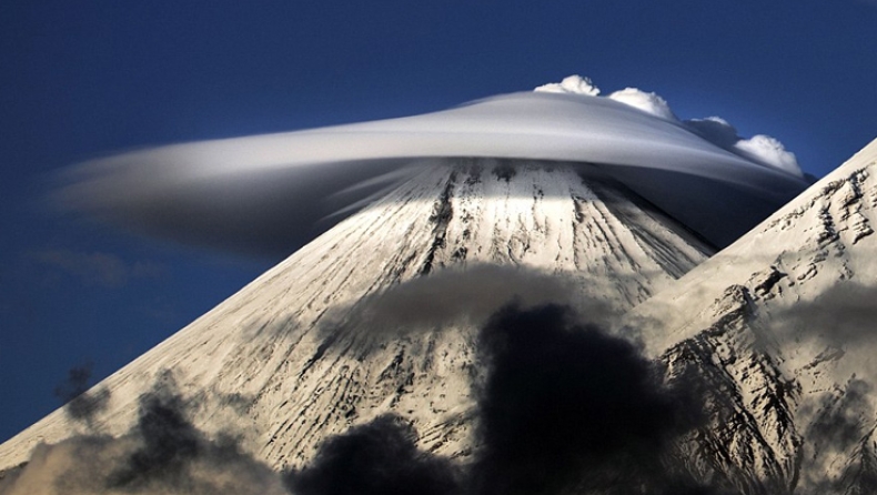 Σύννεφα-ιπτάμενοι δίσκοι πάνω από τα βουνά της Ρωσίας (pics)