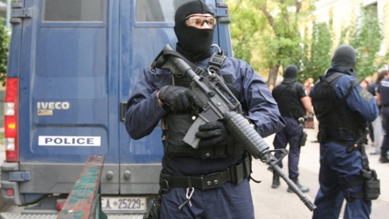 Παραδόθηκε καταζητούμενος από την Αντιτρομοκρατική