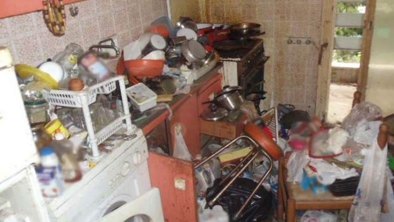 Πέντε τόνοι σκουπίδια σε διαμέρισμα στη Θεσσαλονίκη (pics)